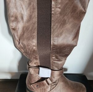 Torrid knee high boots. Size 8.5